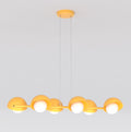Oranje lineaire hanglamp met zes halfronde kapjes en witte lichtbollen, opgehangen aan twee dunne draden