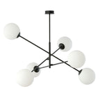 Zwarte hanglamp met zes ronde witte glazen kappen aan kruisende stalen armen