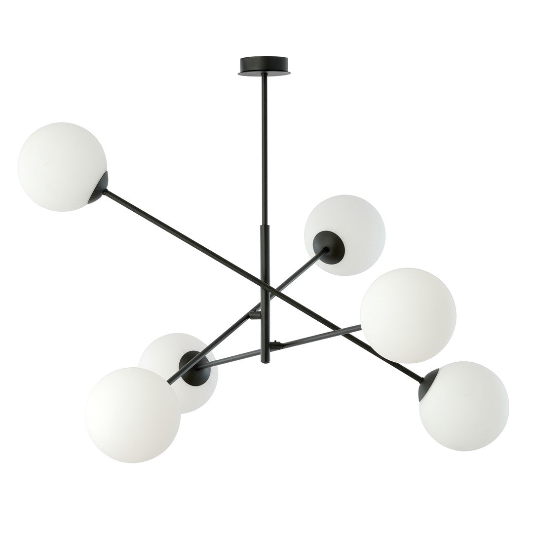 Zwarte hanglamp met zes ronde witte glazen kappen aan kruisende stalen armen