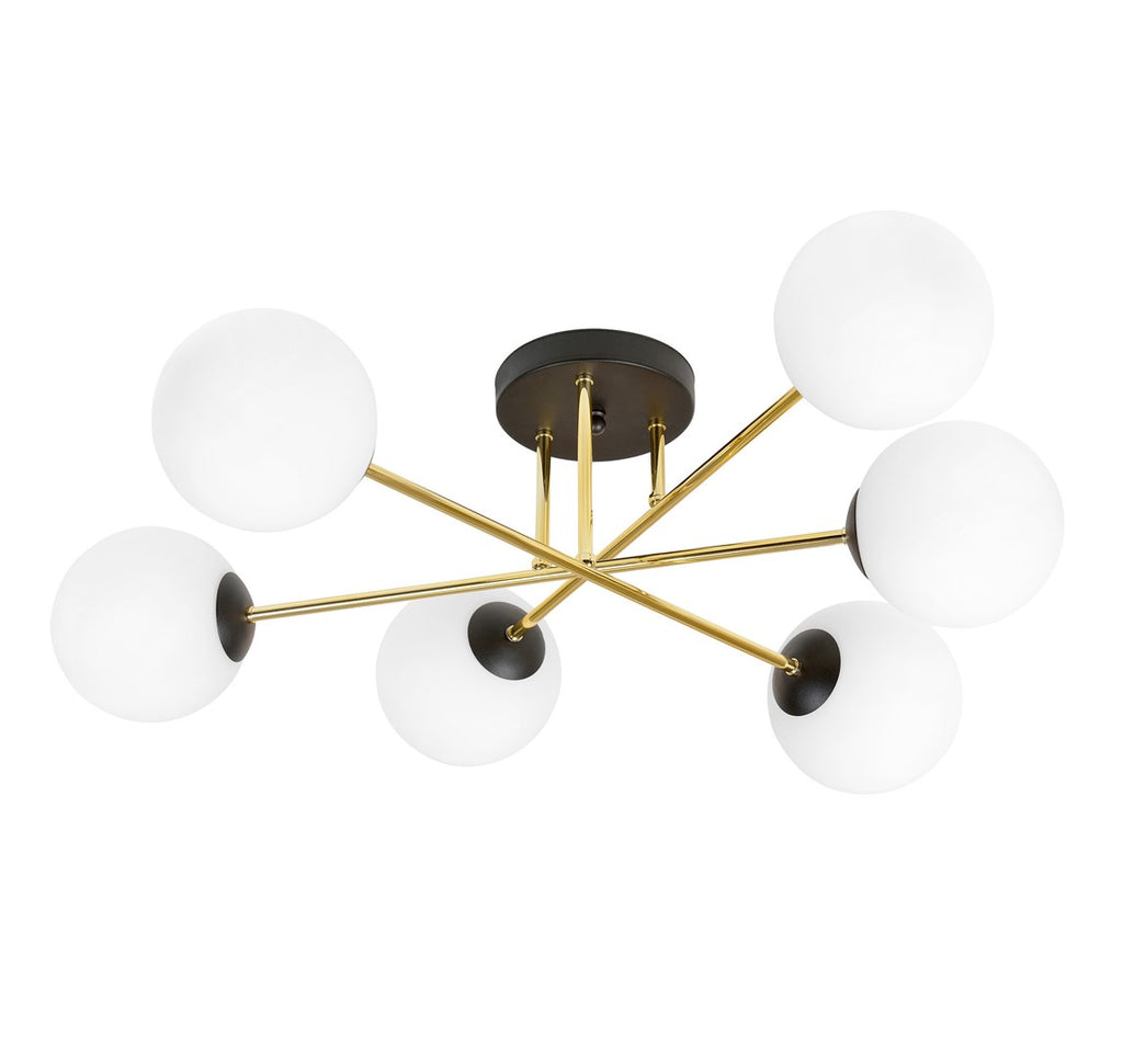 Plafondlamp met zes witte glazen bollen aan gouden armen en een zwarte plafondplaat