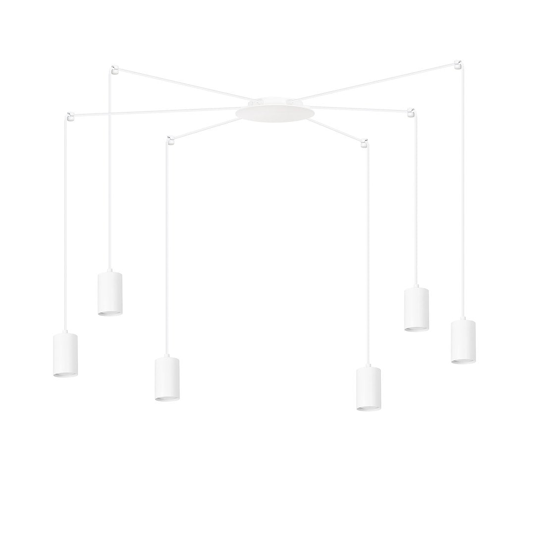 Witte hanglamp met zes dunne snoeren en cilindervormige witte buizen aan een ronde plafondplaat