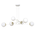 Witte hanglamp met zes matwitte glazen bollen op een stalen frame met gouden details