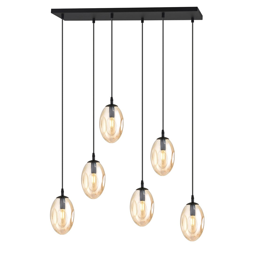 Zwarte hanglamp met zes ovale amberkleurige glazen kappen op verschillende hoogtes aan een rechthoekige balk