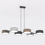 Lineaire zwarte hanglamp met zes cilindrische kappen in zwart, bruin en grijs, opgehangen aan twee dunne staalkabels