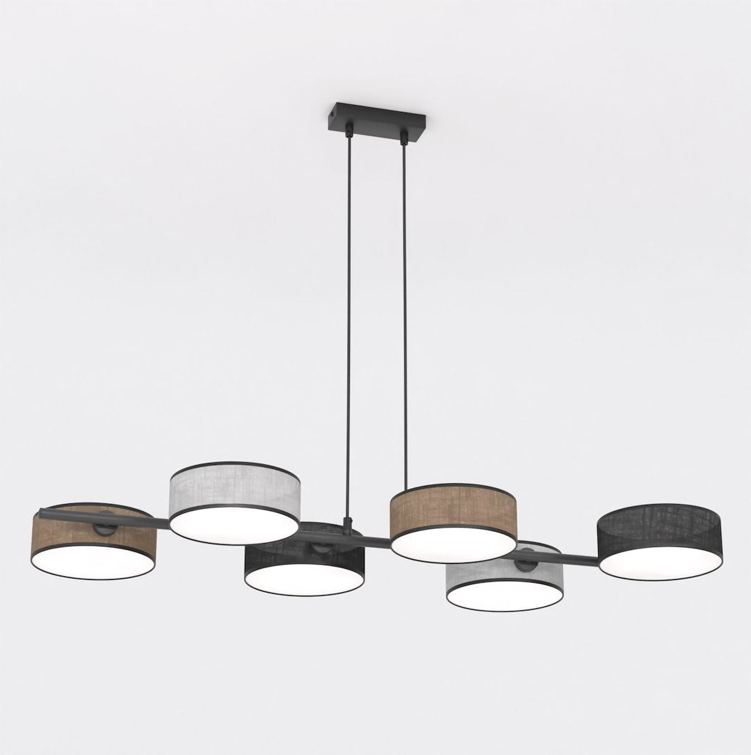 Lineaire zwarte hanglamp met zes cilindrische kappen in zwart, bruin en grijs, opgehangen aan twee dunne staalkabels