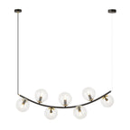 Gebogen zwarte hanglamp met zeven transparante glazen bollen en goudkleurige details