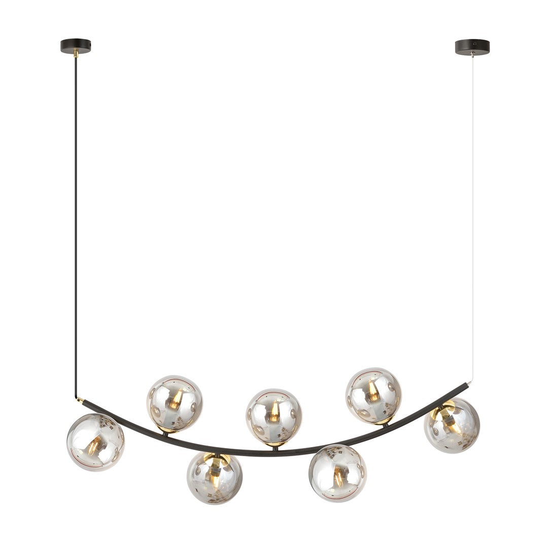 Zwarte hanglamp met gebogen frame en zeven grafietkleurige glazen bollen als lichtpunten