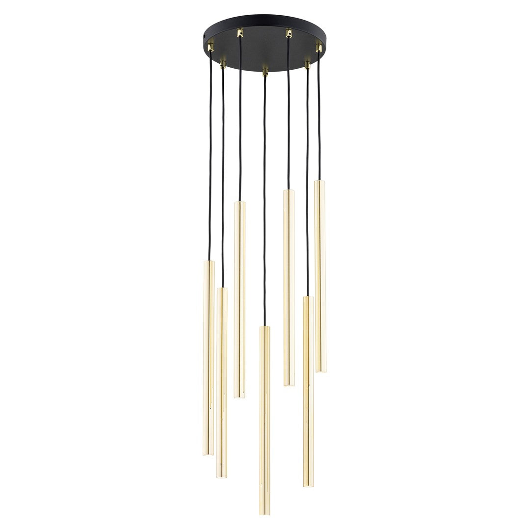 Hanglamp met zeven gouden buizen in verschillende lengtes aan zwarte snoeren onder een ronde zwarte canopy