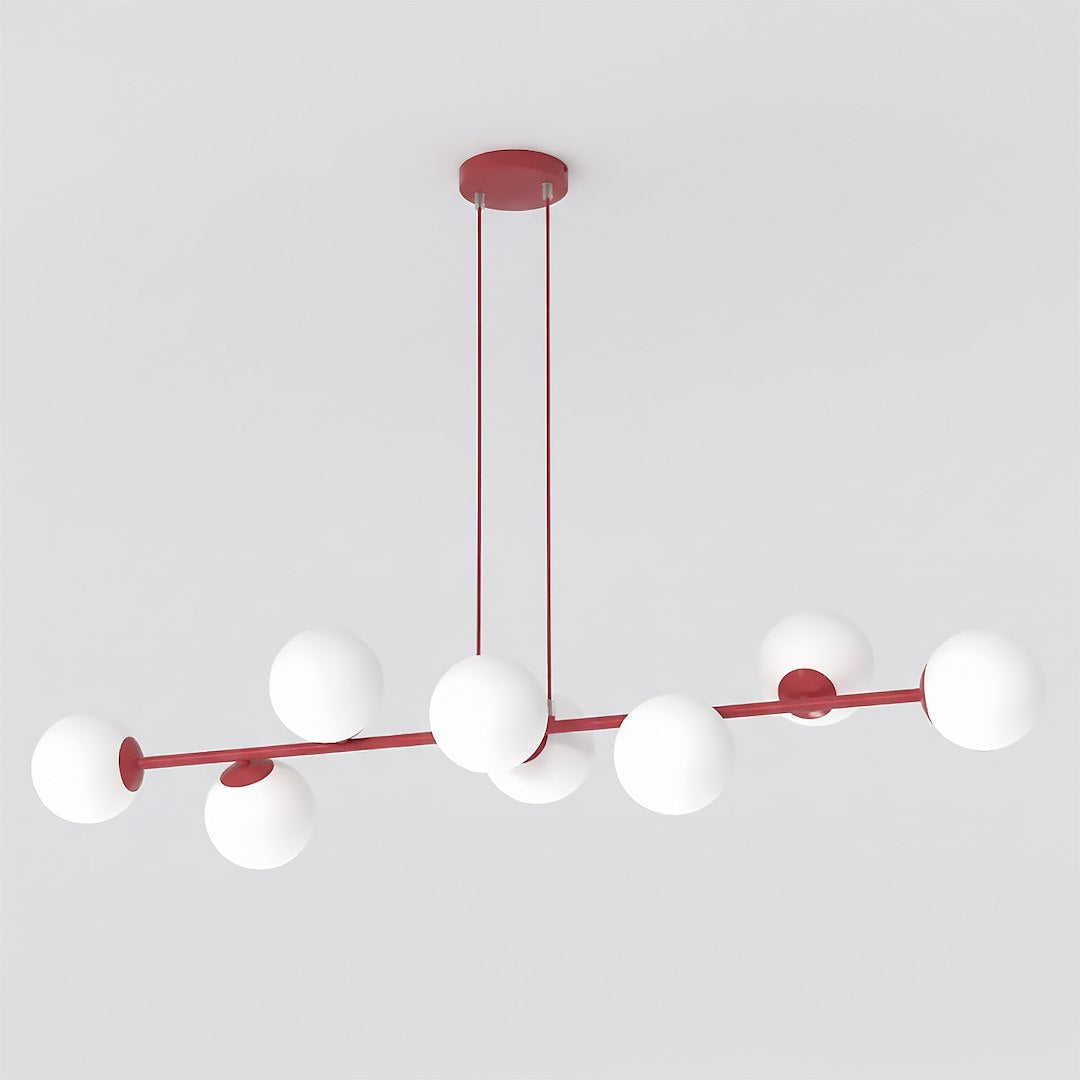 Hanglamp met bordeaux stang en acht ronde witte glazen kappen, opgehangen aan twee dunne snoeren