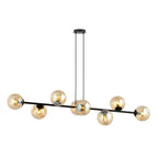 Zwarte hanglamp met horizontale arm en acht amberkleurige glazen bollen aan twee zwarte snoeren