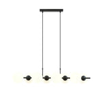 Zwarte hanglamp met acht witte glazen kappen op een lang stalen frame, opgehangen aan twee dunne staven