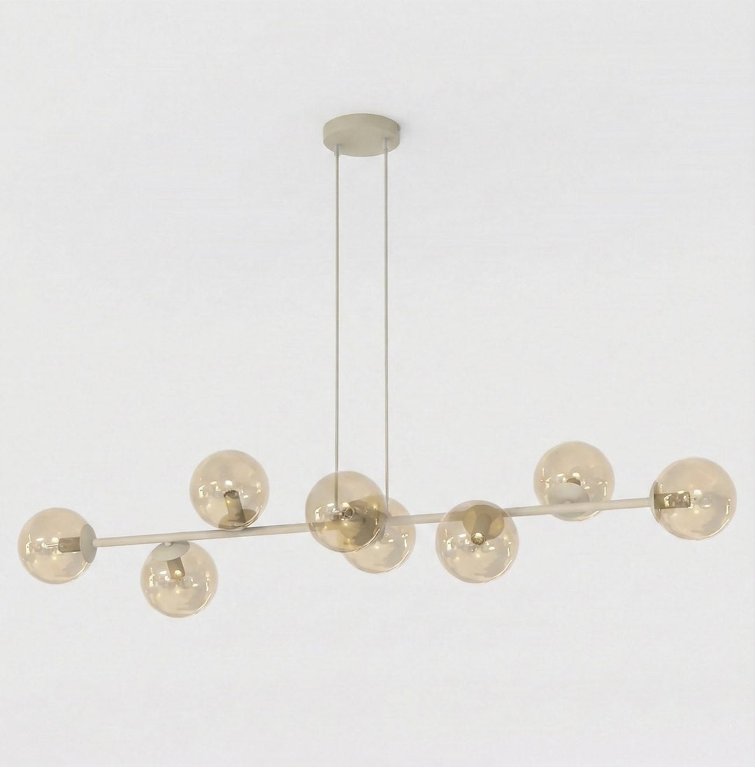 Beige hanglamp met horizontale balk en 8 amberkleurige glazen bollen, opgehangen aan twee dunne stangen