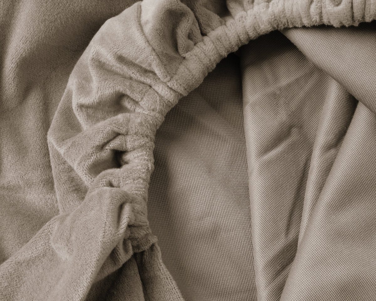 Hoeslaken fluweel polyester taupe/grijs 90 x 200 cm, soft-stretch met hoekhoogte 30 cm