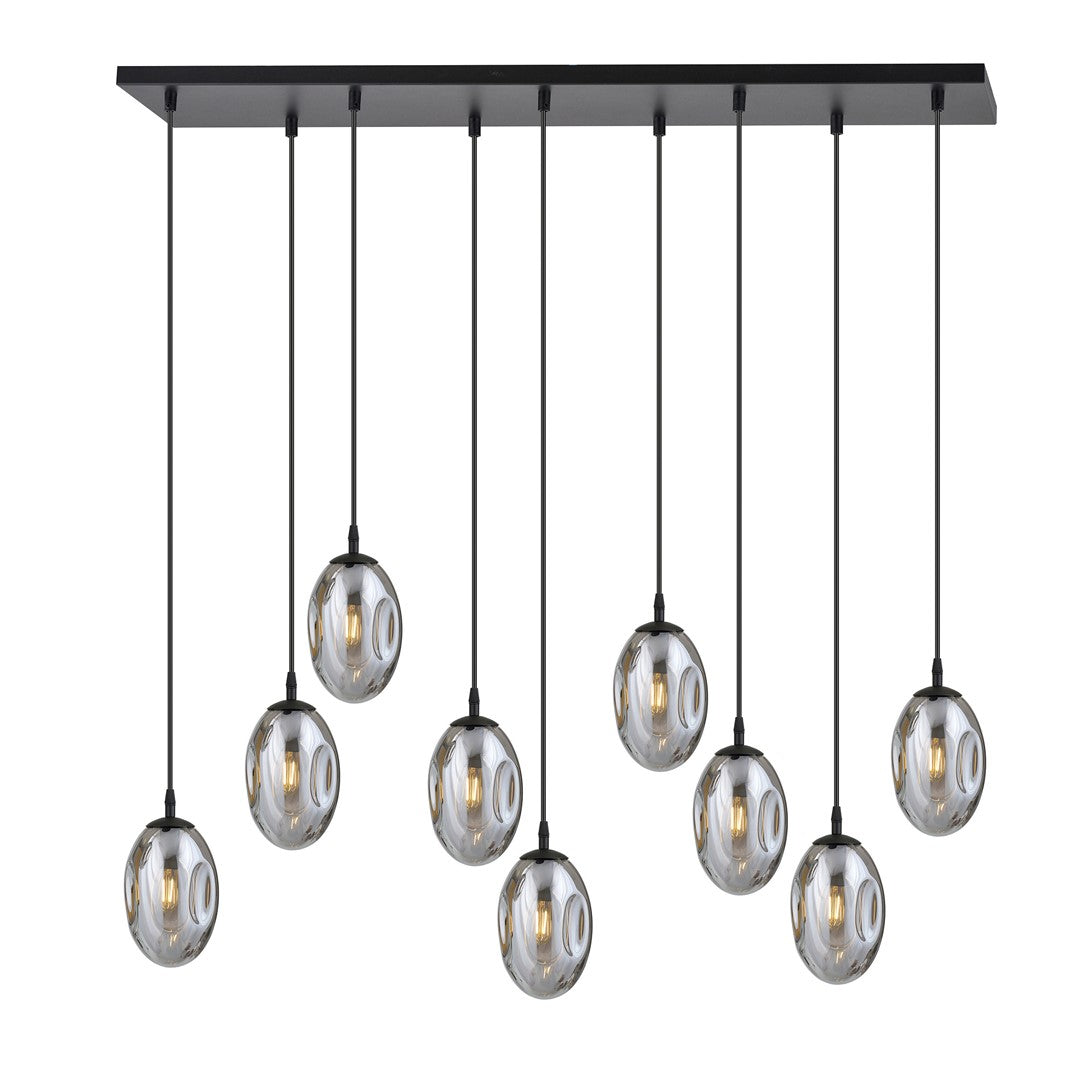 Zwarte hanglamp met negen ovale grafietkleurige glazen kappen aan dunne snoeren onder een langwerpige plaat