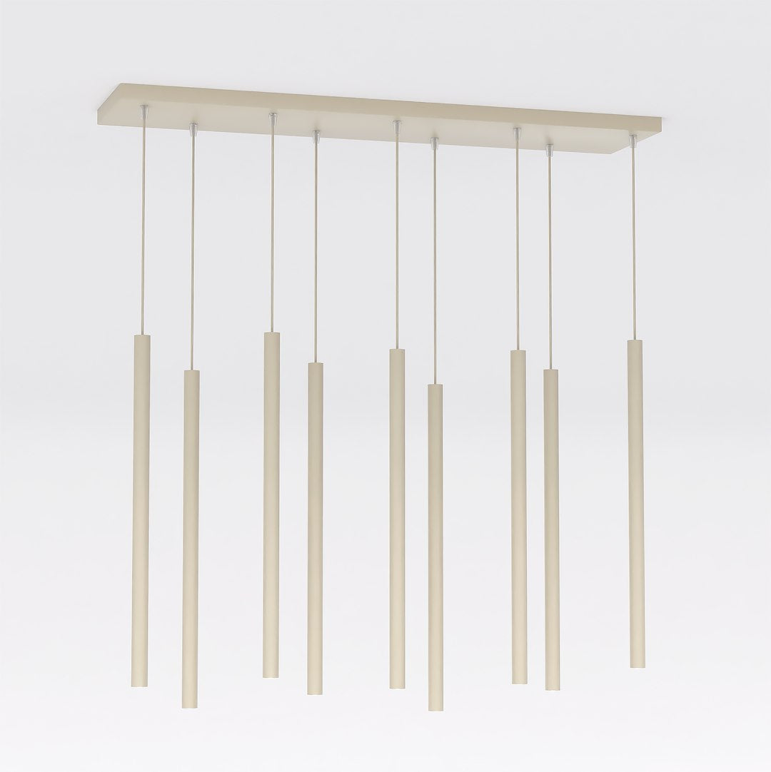 Beige hanglamp met negen dunne cilindrische pendels van verschillende lengte aan een langwerpige plafondplaat