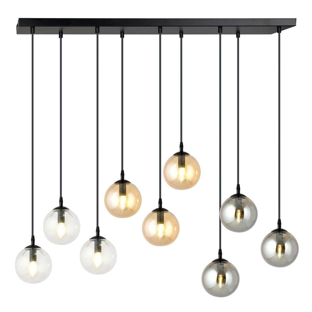 Zwarte hanglamp met negen glazen bollen in transparant, amber en grafiet aan een rechthoekige plafondplaat