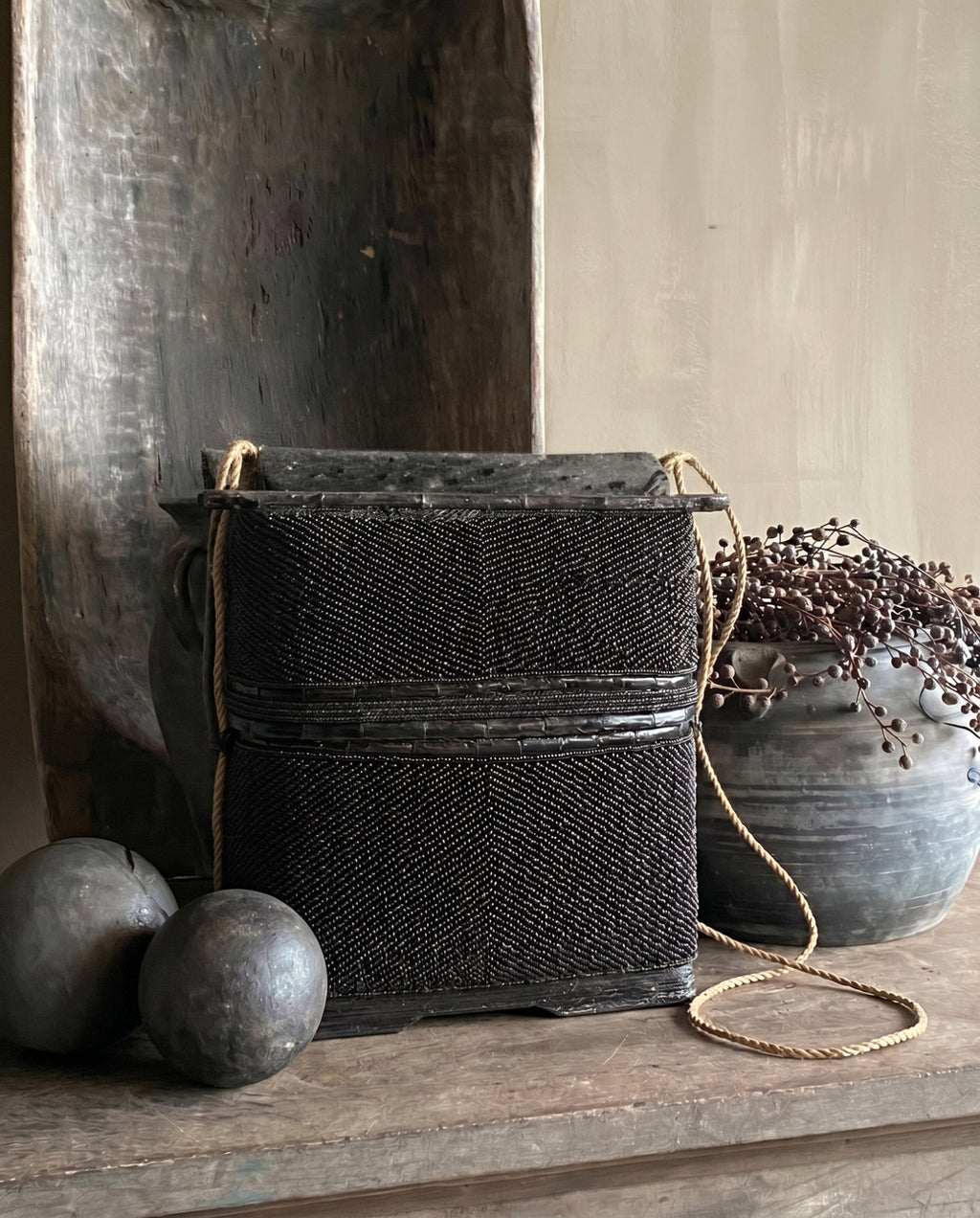 Opbergmand bamboe met kralen, zwart – 25 x 25 x 27 cm, voor sieraden en kleine spullen