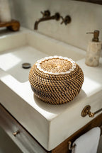 Opbergmand rotan met deksel en cowrieschelpen, natuurlijk bruin, 27 x 27 x 18 cm