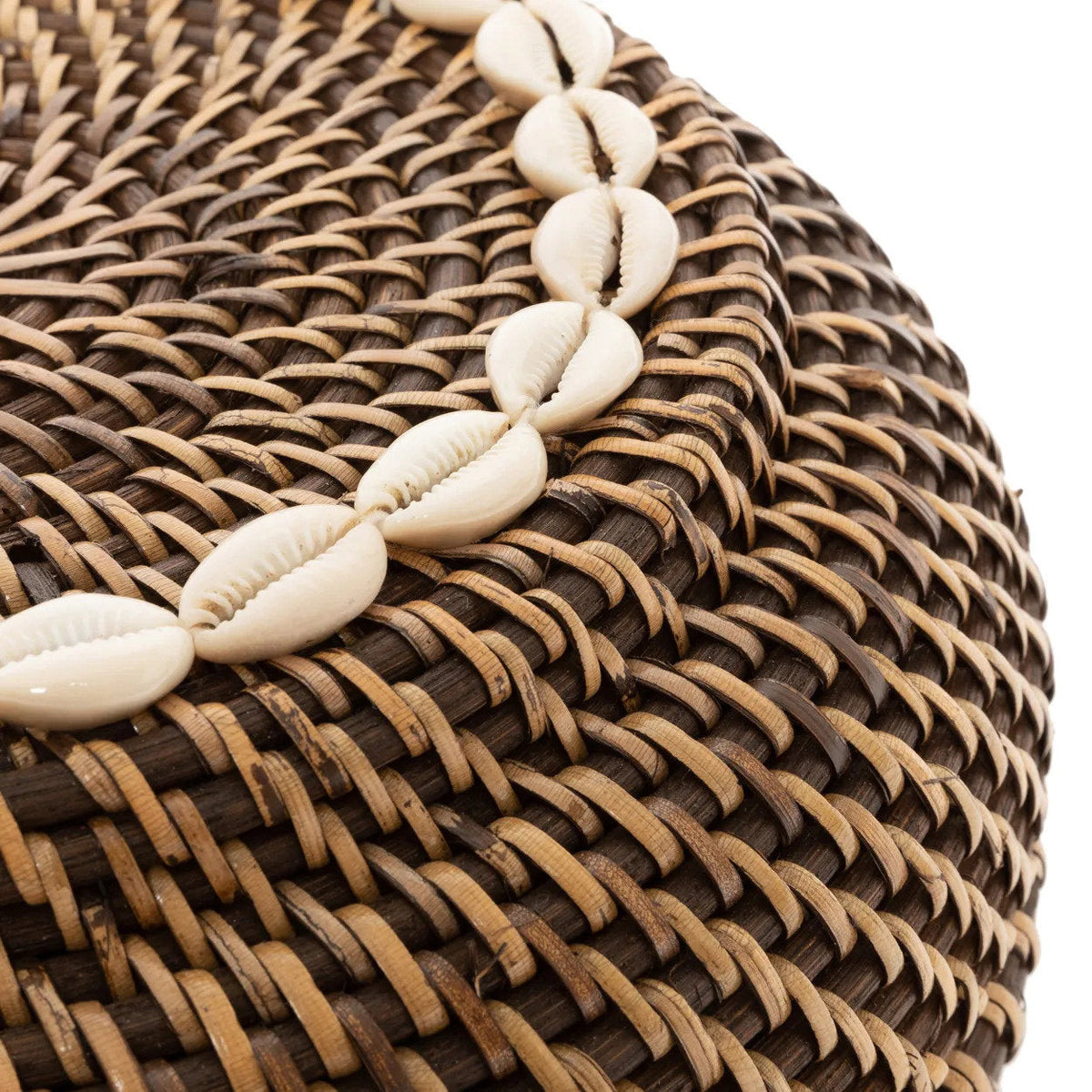 Opbergmand rotan met deksel en cowrieschelpen, natuurlijk bruin, 27 x 27 x 18 cm