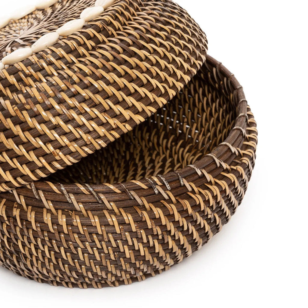 Opbergmand rotan met deksel en cowrieschelpen, natuurlijk bruin, 27 x 27 x 18 cm