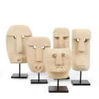 Decoratiebeeld zandsteen Sumba-steen #20 op standaard, handgesneden, naturel – 19 x 6 x 5 cm