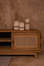 Stenen beeld zandsteen handgesneden Sumbasteen #28 M, naturel met schelpen en touw – 4 x 8 x 14 cm