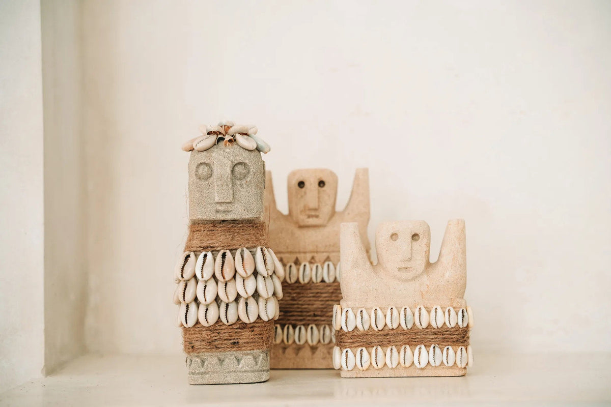 Stenen beeld zandsteen handgesneden Sumba #28 S, naturel – 4 x 9 x 10 cm, woondecoratie
