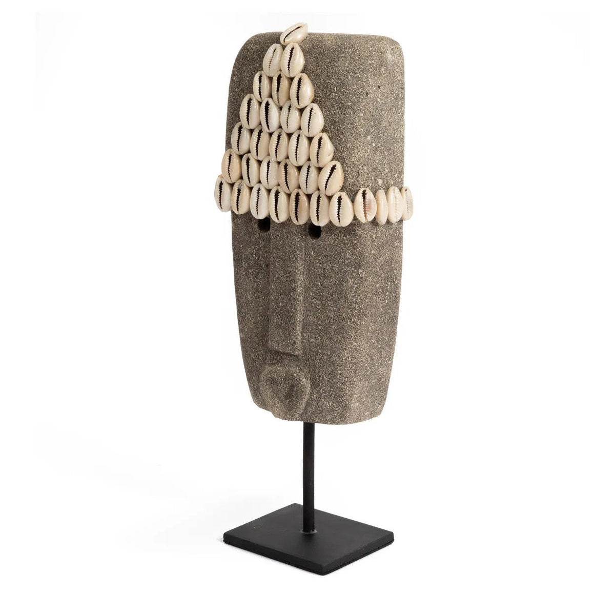 Stenen beeld zandsteen Sumba nr. 32 op standaard, grijs, handgesneden – 5 x 10 x 32 cm