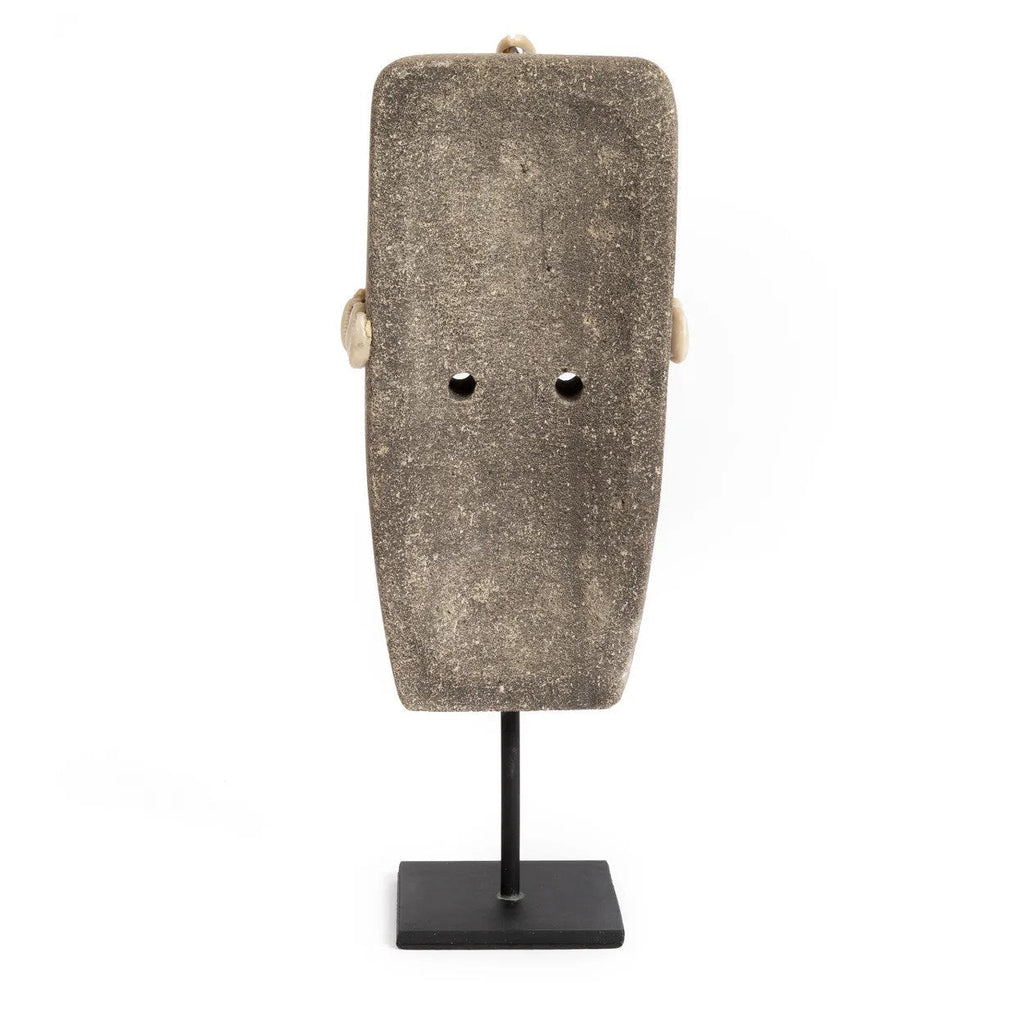 Stenen beeld zandsteen Sumba nr. 32 op standaard, grijs, handgesneden – 5 x 10 x 32 cm