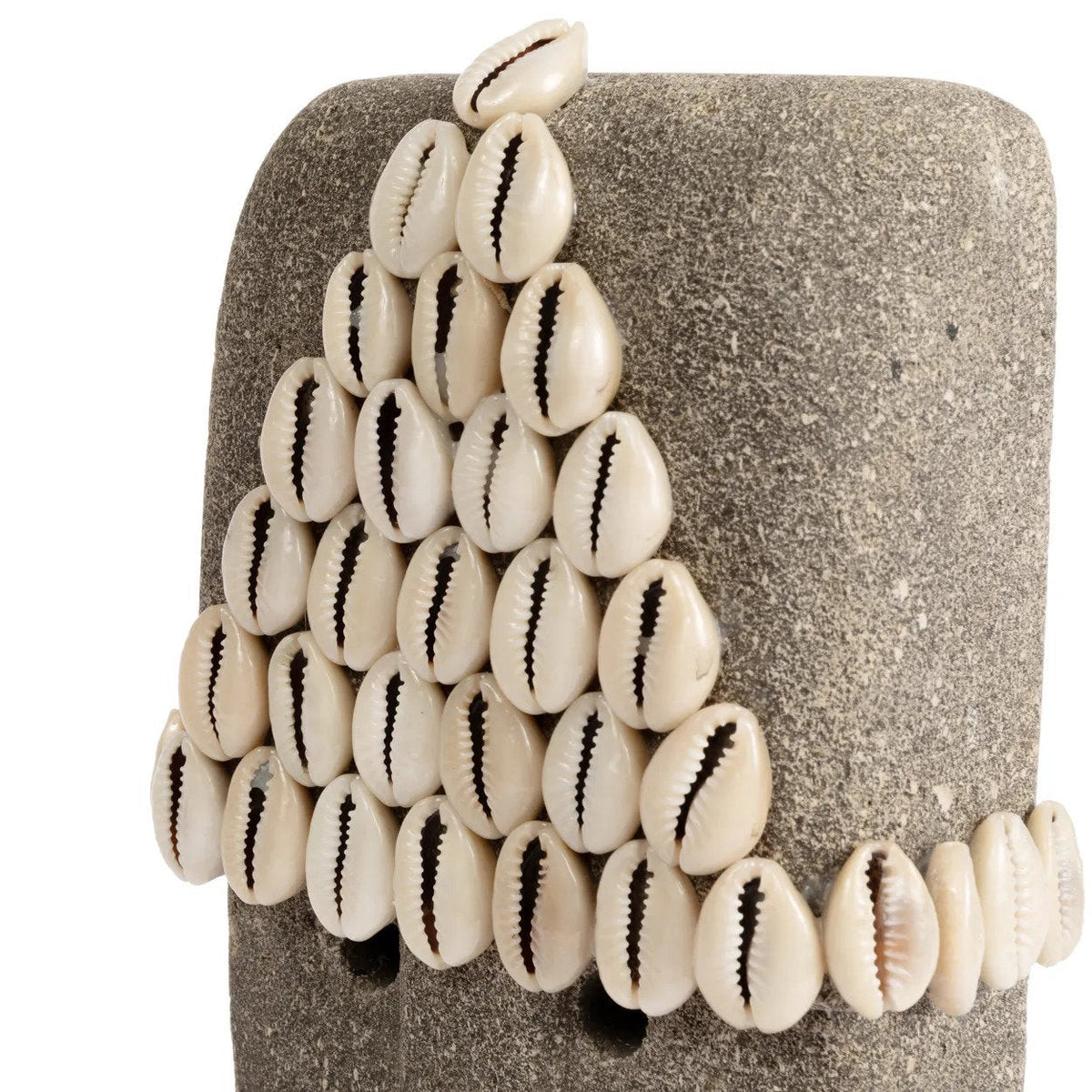 Stenen beeld zandsteen Sumba nr. 32 op standaard, grijs, handgesneden – 5 x 10 x 32 cm