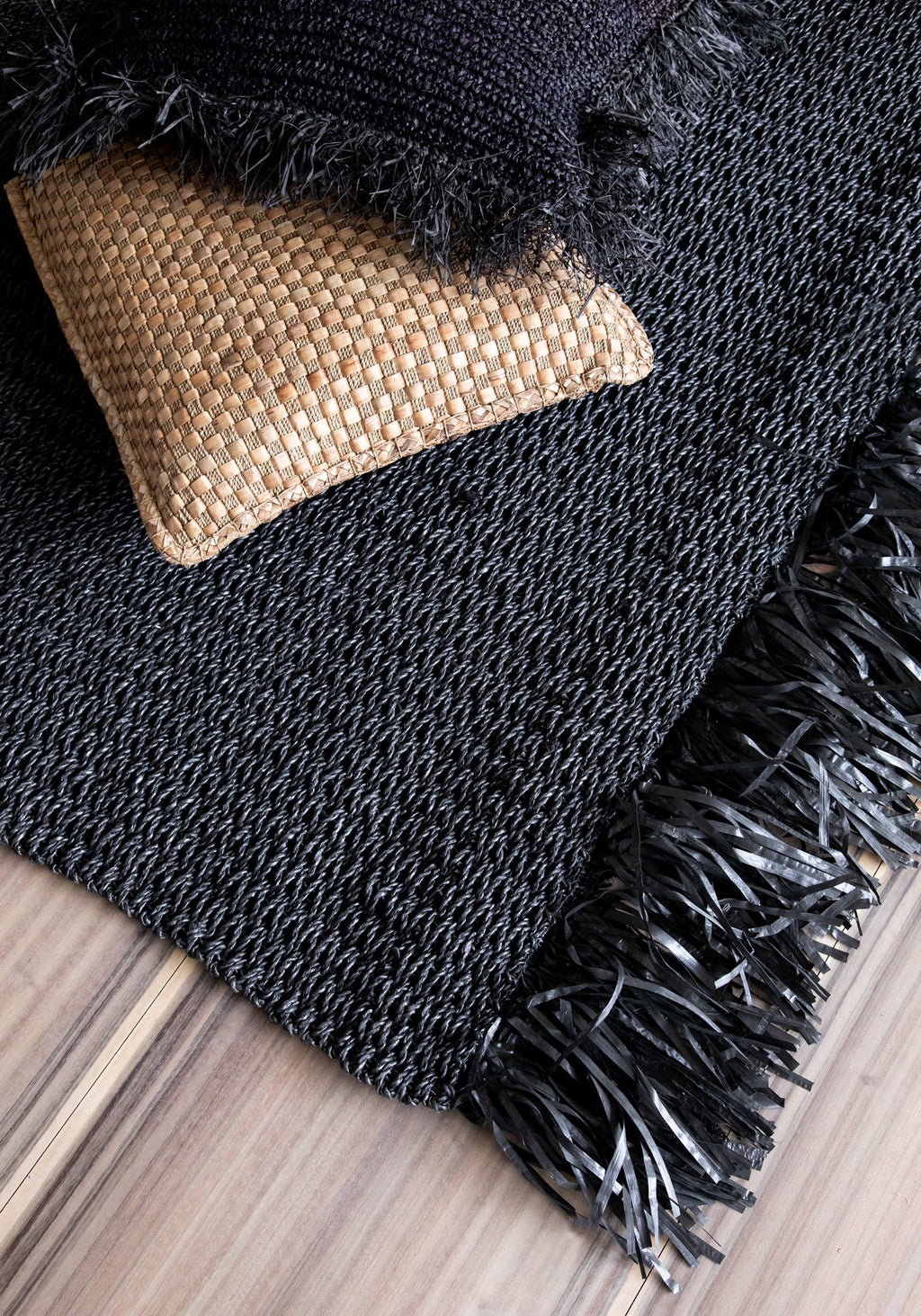 Vloerkleed sisal raffia palm handgemaakt met franjes, zwart – 180 x 240 cm, voor binnen