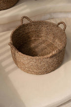 Mand zeegras Quatre Mains naturel, Ø 45 x 22 cm, handgeweven met vier handvaten