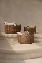 Mand zeegras Quatre Mains naturel, Ø 45 x 22 cm, handgeweven met vier handvaten