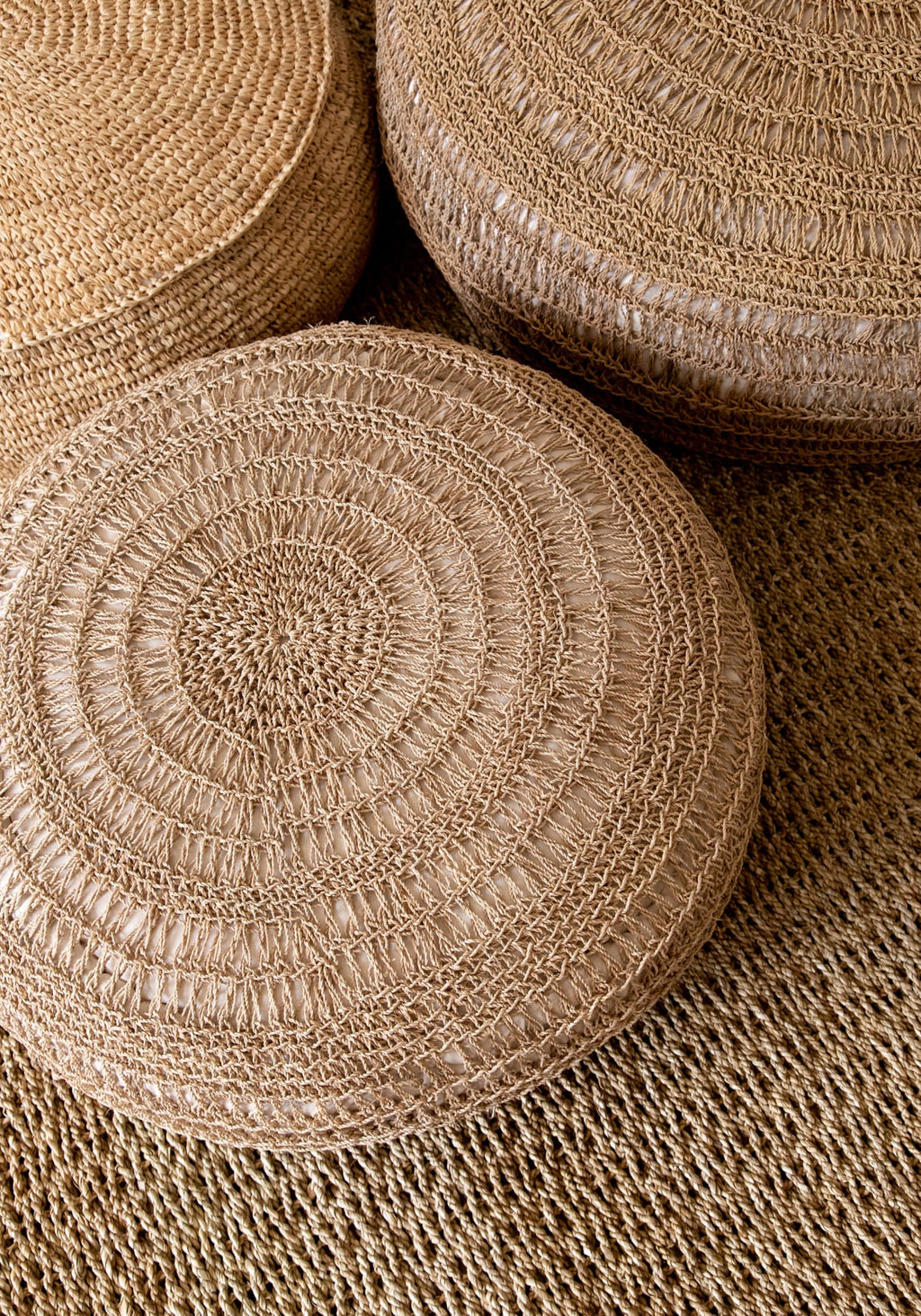 Poef raffia Flores naturel, gevlochten, Ø 60 cm, hoogte 35 cm, voor binnen en overdekt buiten