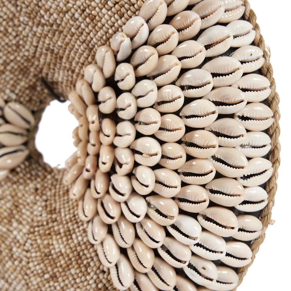 Decoratieobject schelpen op standaard, naturel wit, handgemaakt met ijzeren voet – 24 x 7 x 30 cm