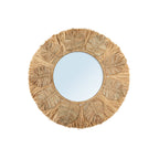 Ronde spiegel met brede naturel raffiarand met franjes, decoratieve bladeren en kleine cowrie-schelpen