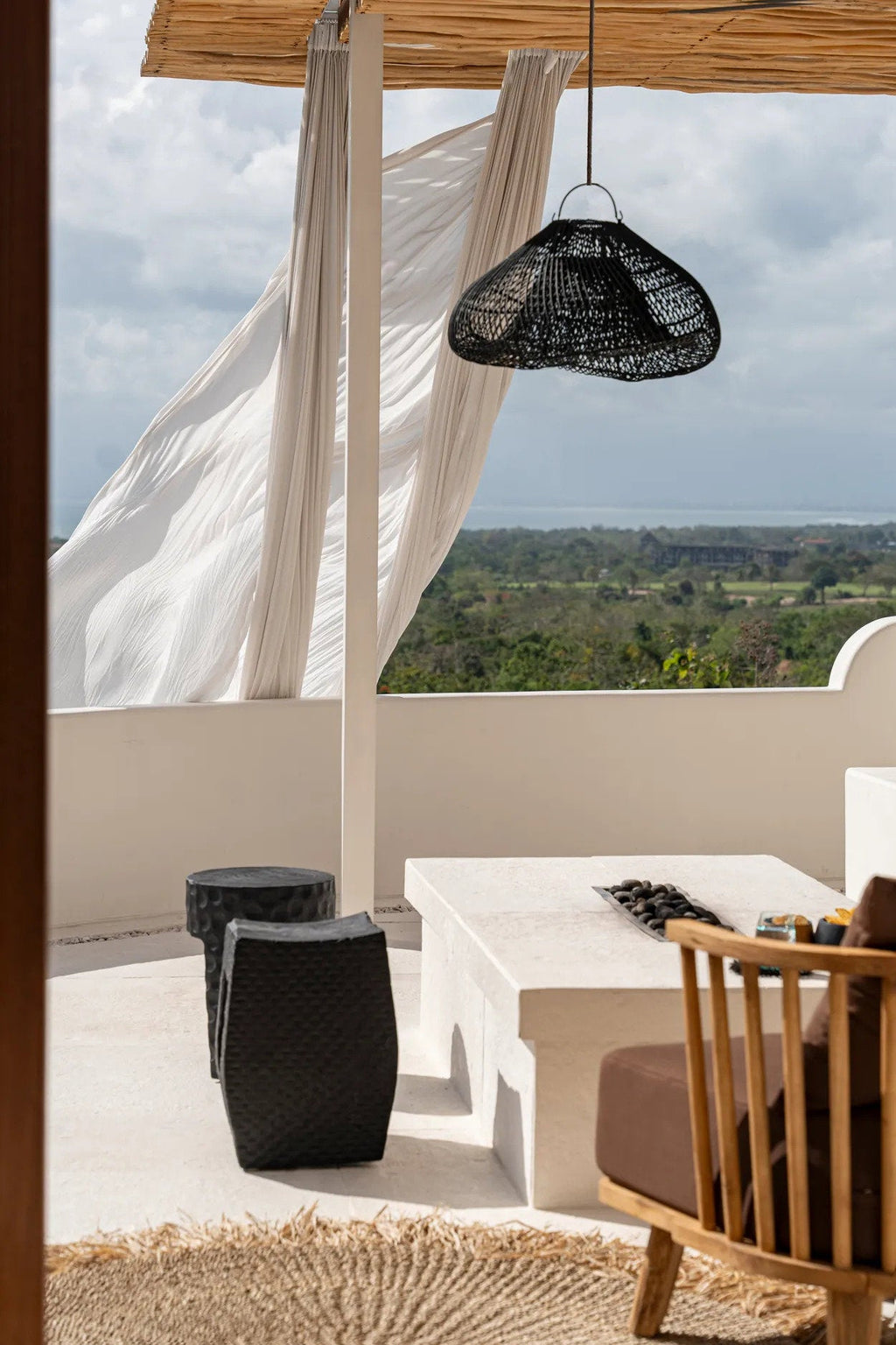 Hanglamp rotan handgevlochten The Cloud zwart, M – Ø 60 x 35 cm voor slaapkamer en woonkamer