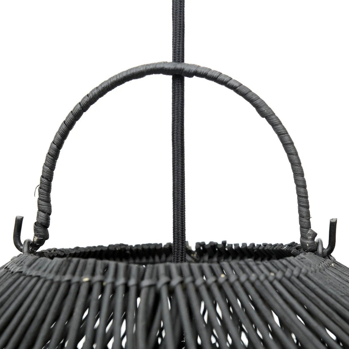 Hanglamp rotan handgevlochten The Cloud zwart, M – Ø 60 x 35 cm voor slaapkamer en woonkamer
