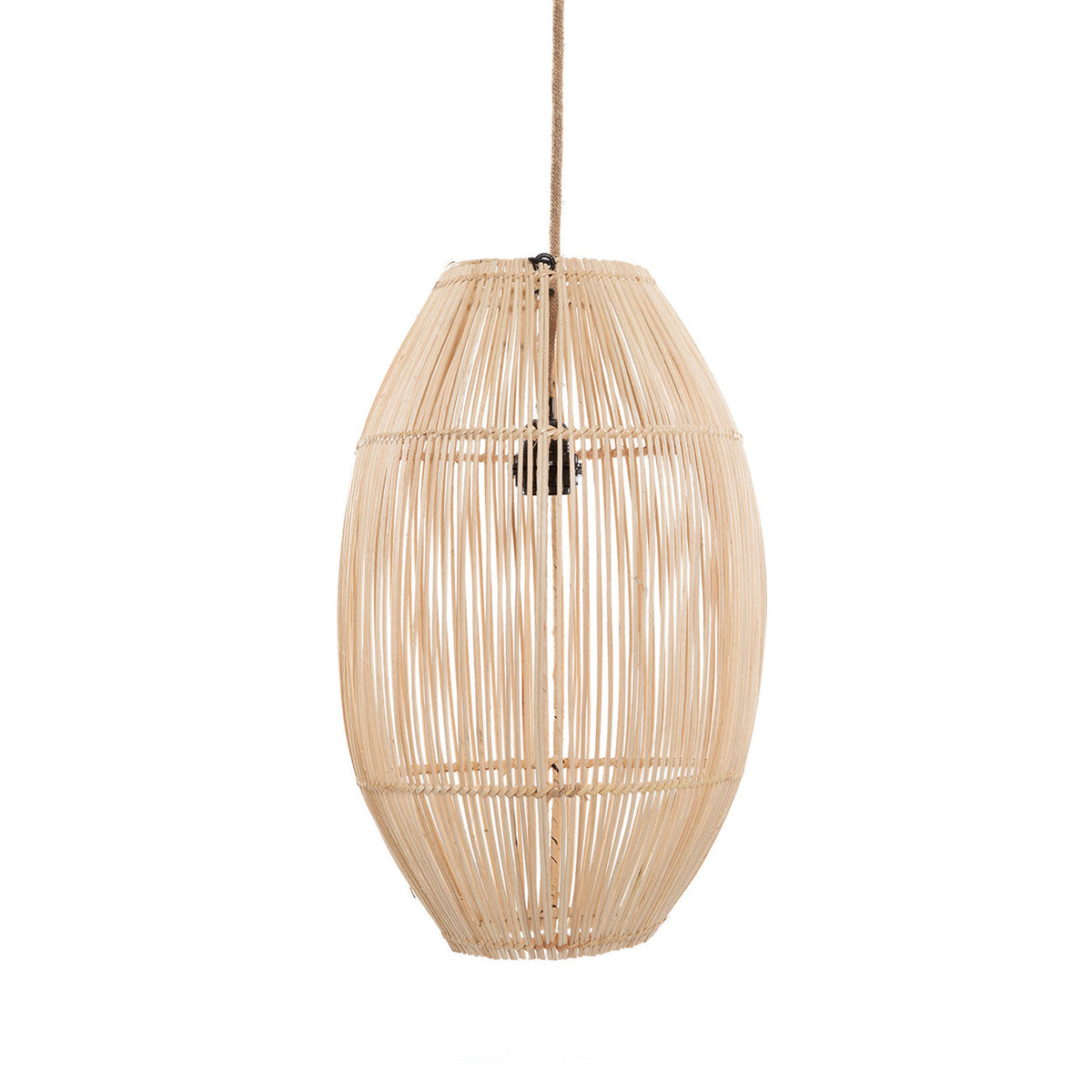 Ovale hanglamp van naturel gevlochten rotan met zichtbare zwarte fitting aan een touwachtig snoer