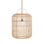 Cilindervormige hanglamp van naturel rotan met open weving en beugel bovenop, hangend aan een touw