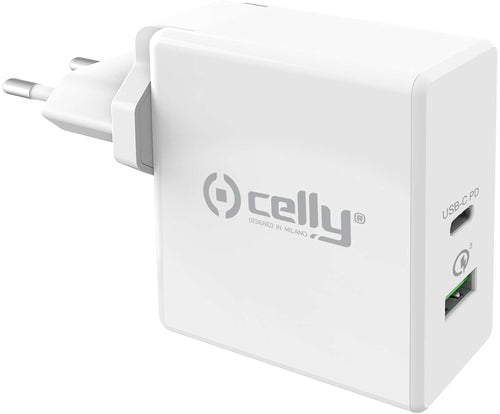 Witte stekkeroplader met een USB-C-poort en een USB-A-poort met Quick Charge en stekker voor het stopcontact