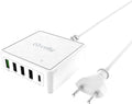 Witte USB-oplader met vier USB-A poorten, één USB-C poort en netsnoer met stekker