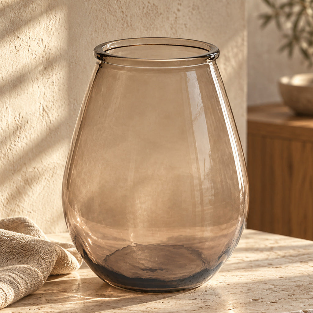 Vaas gerecycled glas Qiezi beige 29 x 29 x 35 cm, voor bloemen of als accent