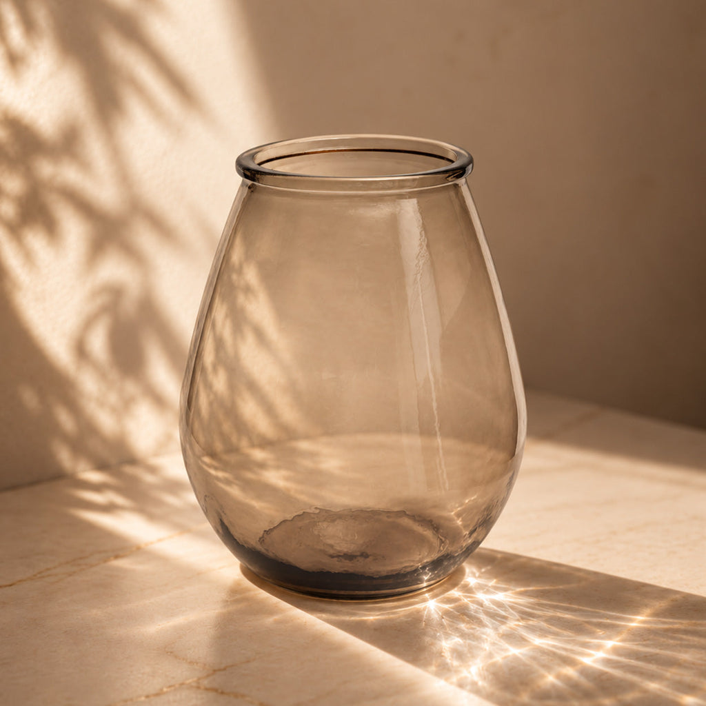 Vaas gerecycled glas Qiezi beige 29 x 29 x 35 cm, voor bloemen of als accent