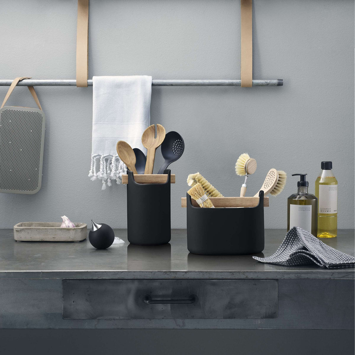 Keukenorganizer Toolbox hoog, zwart met houten handvat, Scandinavisch, voor keukenblad of bureau