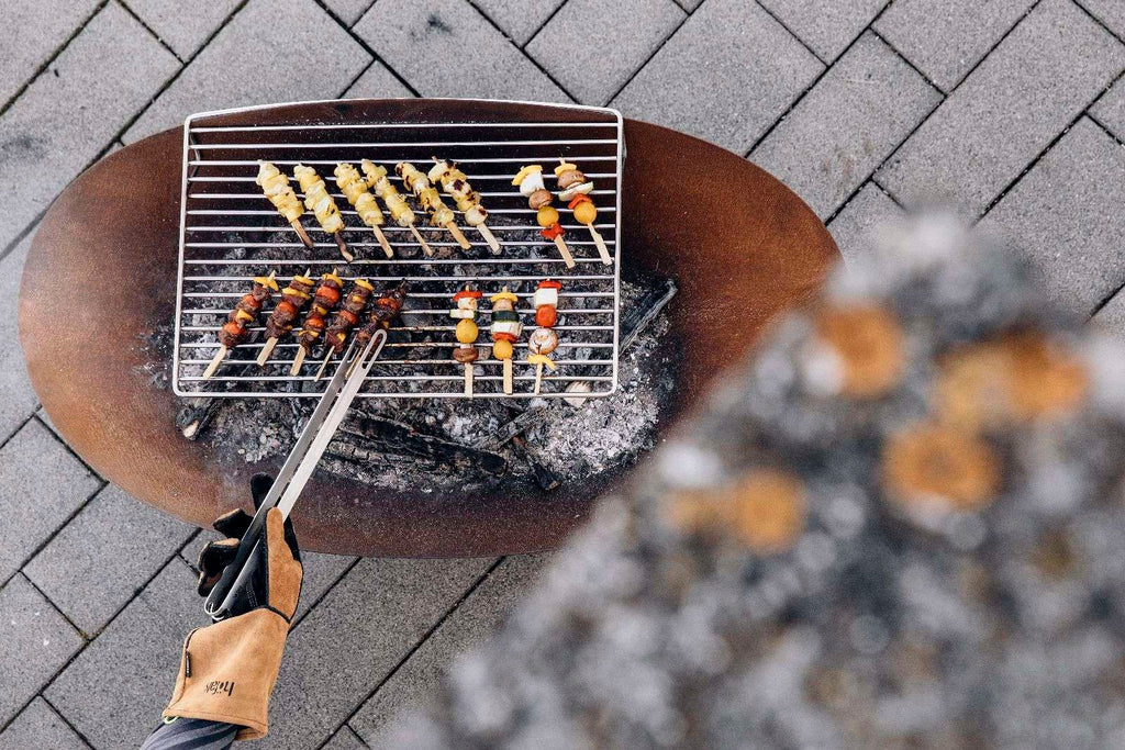 Vuurschaal Ellipse grijs, ovaal met losse kom op voet en los grillrooster, voor tuin en terras