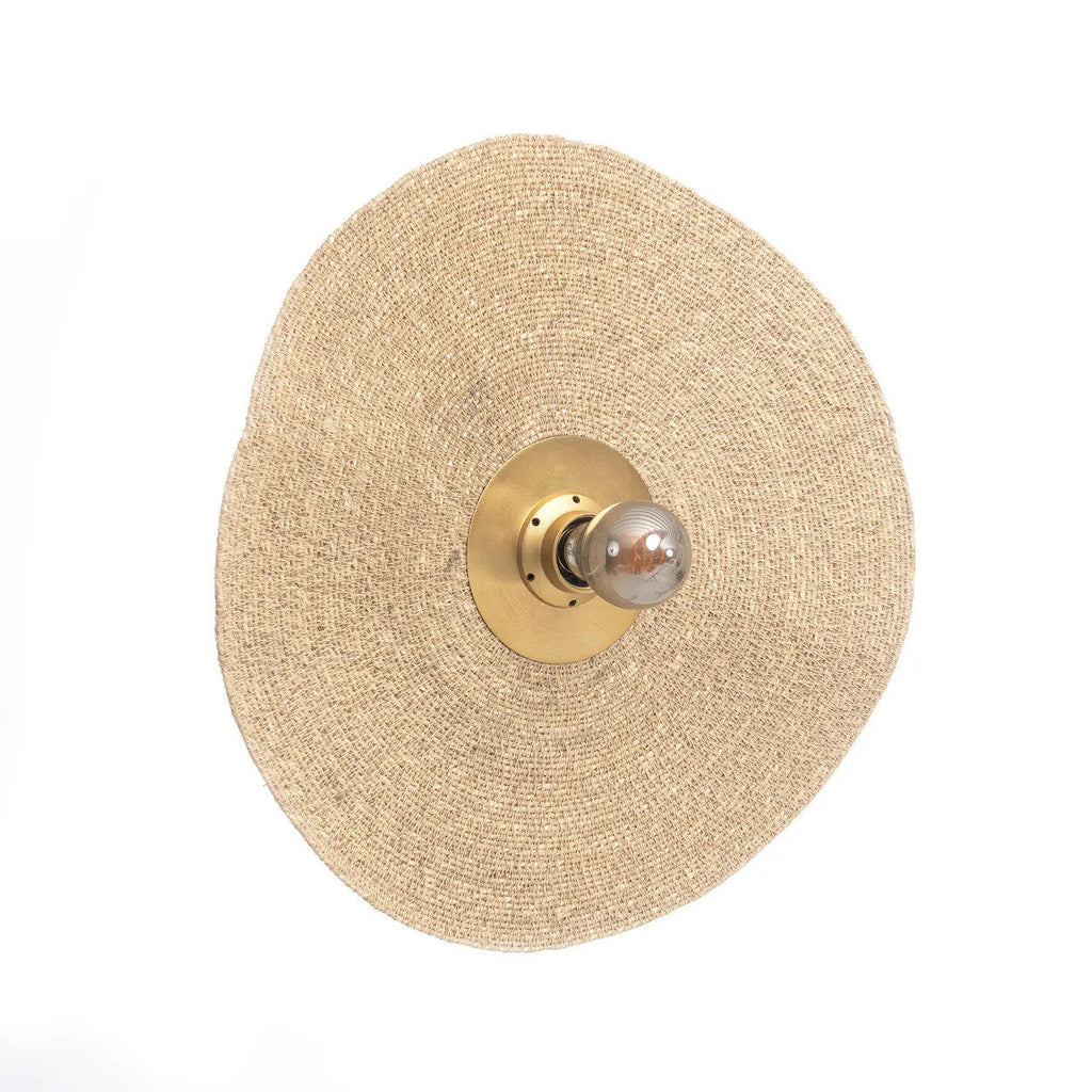 Wandlamp gevlochten gras en ijzer Let's Groove, naturel messing, maat M, 46 x 46 x 10 cm