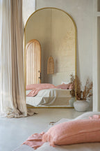 Kussenhoes katoen Oh My Gee zalmroze met franjes, 35 x 100 cm voor woonkamer en slaapkamer