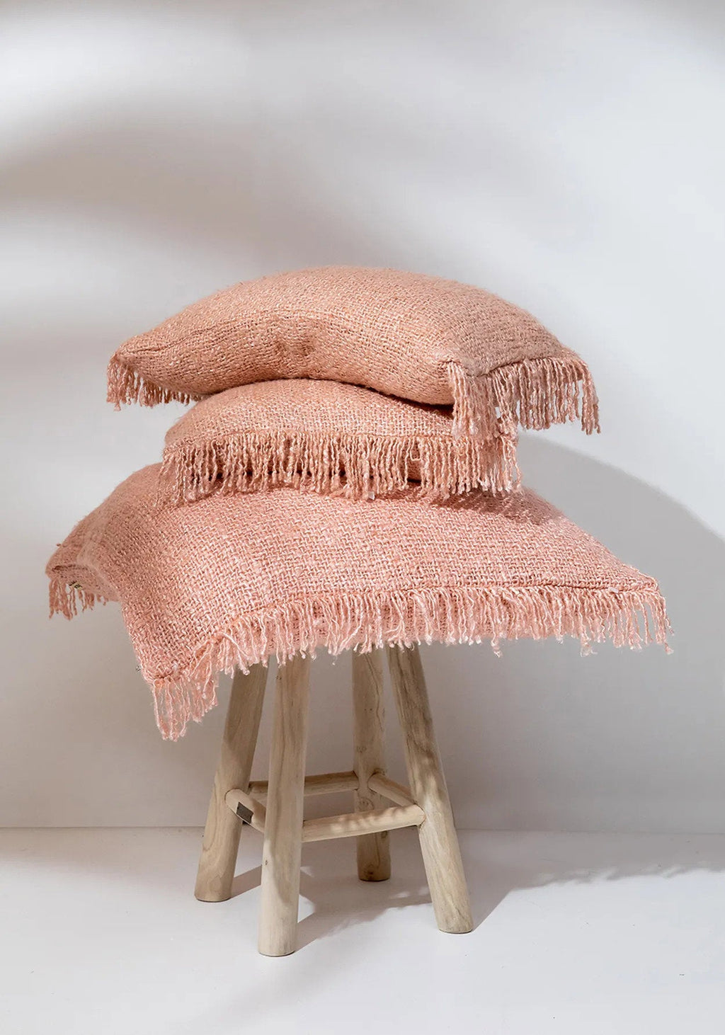 Kussenhoes katoen Oh My Gee boho zalmroze 60 x 60 cm, met franjes voor woonkamer en slaapkamer