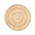 Ronde wanddecoratie van naturel sisal met franjes in concentrische lagen en een klein gat in het midden